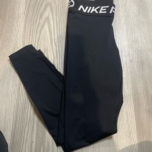 NIKE|m|Black High-Waisted Leggings